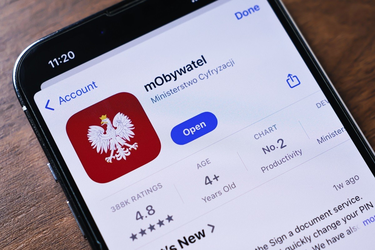 smartfon z aplikacją mObywatel - od 2026 roku z nową funkcję dla przedsiębiorców