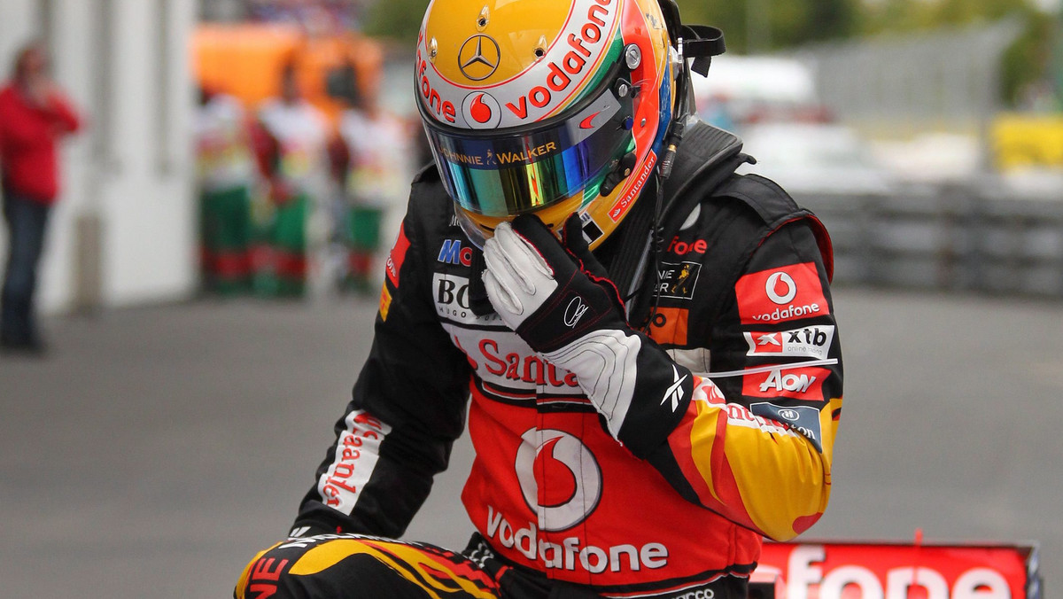 Mark Webber z Red Bulla wygrał sobotnie kwalifikacje do niedzielnego wyścigu o GP Niemiec na słynnym torze Nurburgring. Co ciekawe, najbardziej zadowolonym człowiekiem w padoku był Lewis Hamilton z McLarena, który zmagania zakończył tuż za plecami Australiczyka.