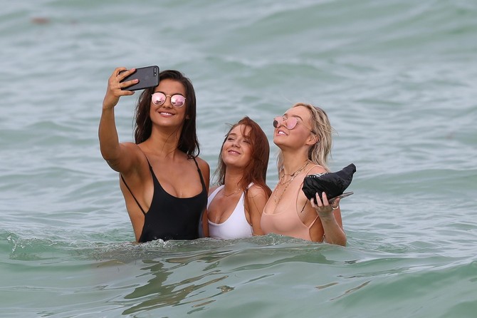 Amanda sa prijateljicama