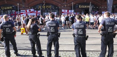 Dramatyczna noc w Berlinie. Rozróby angielskich kibiców! Polała się krew…