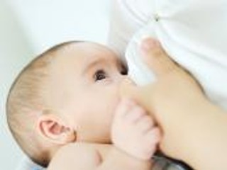 Przerwa w pracy należy się karmiącej matce bez zaświadczenia