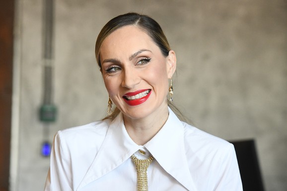OVO JE BIZNISMEN ZA KOJEG SE UDAJE JELENA GAVRILOVIĆ Svi kažu da je LEP ČOVEK, a evo čime se on bavi: Kupili luksuzni stan i uživaju u ljubavi