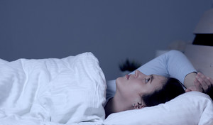 Jak zasnąć w 10, 60 i 120 sekund? Ten genialny trik stosują żołnierze 