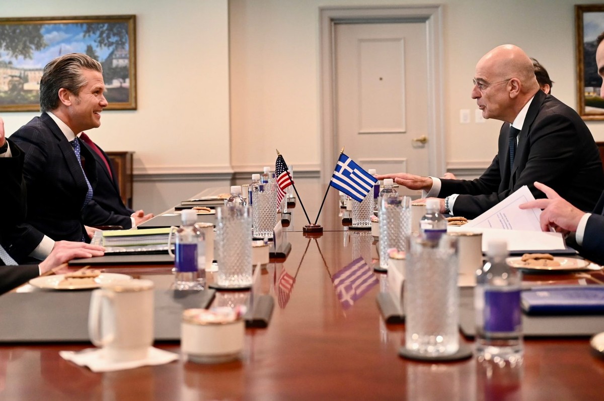 Grecki minister obrony Nikos Dendias i sekretarz obrony USA Pete Hegseth spotkali się w Pentagonie