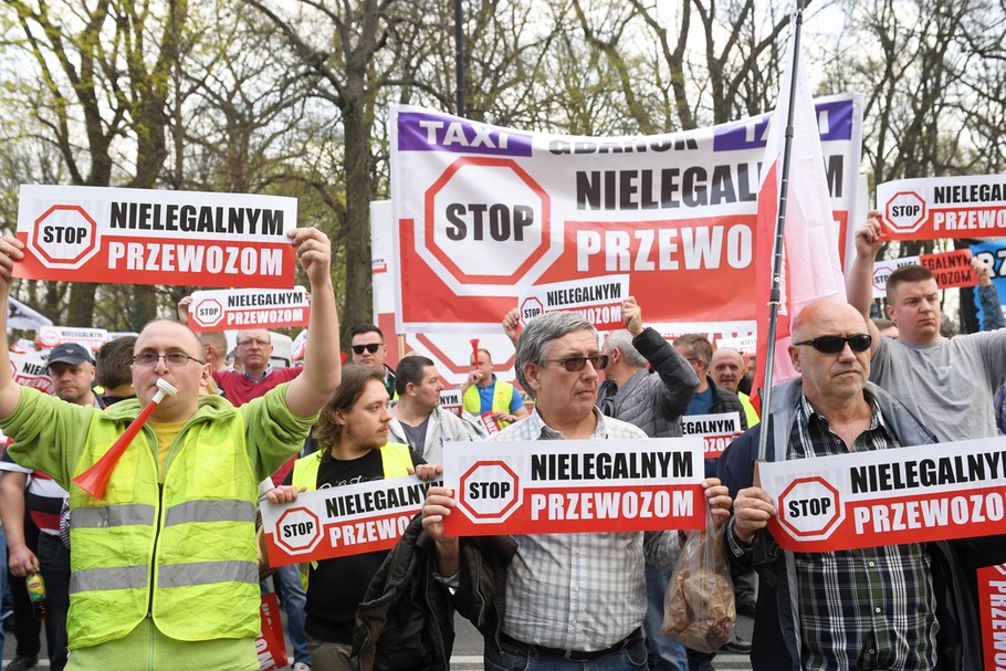 Protest taksówkarzy pod hasłem „Stop Nielegalnym Przewozom”. Warszawa, 8 kwietnia 2019 r.