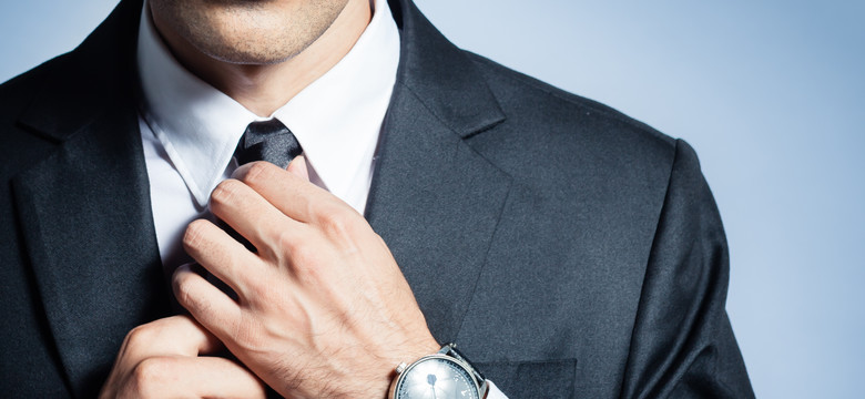 Krawat może mieć negatywny wpływ na zdrowie. Zaburza przepływ krwi do mózgu i powoduje wzrost ciśnienia