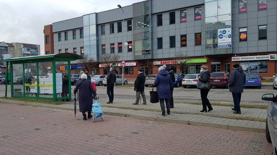 Mieszkańcy odbierali darmowe maseczki