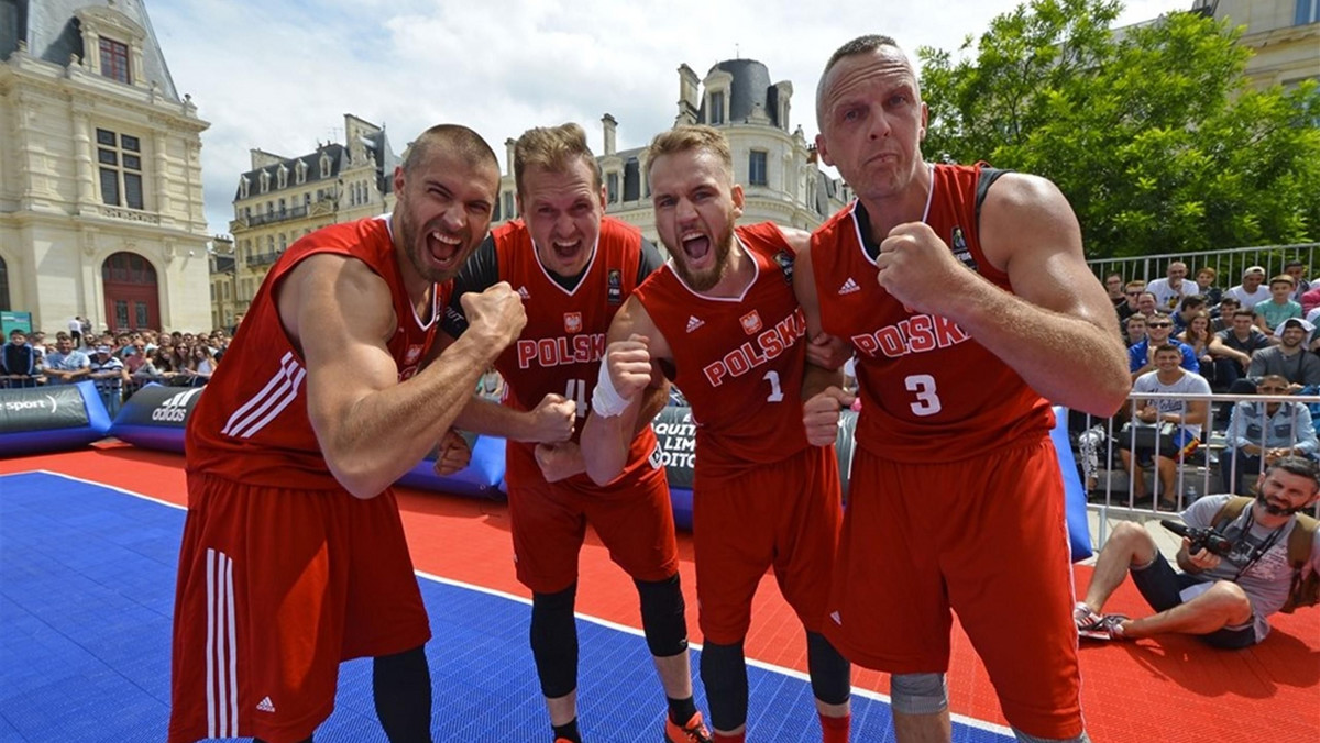 Pierwszy raz w historii reprezentacja Polski 3x3 w koszykówce mężczyzn zagra w mistrzostwach Europy, które odbędą się na początku września w Rumunii. W decydującym meczu grupowym biało-czerwoni pokonali po dogrywce Estonię 16:14, a cały turniej kwalifikacyjny we francuskim Poitiers zakończyli na czwartym miejscu.