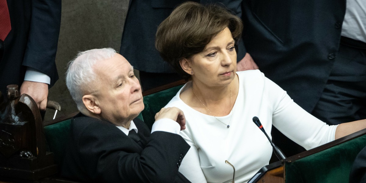 Rząd chce upowszechnić zawieranie układów zbiorowych pracy. Na zdjęciu Marlena Maląg, minister rodziny i polityki społecznej oraz Jarosław Kaczyński, prezes PiS