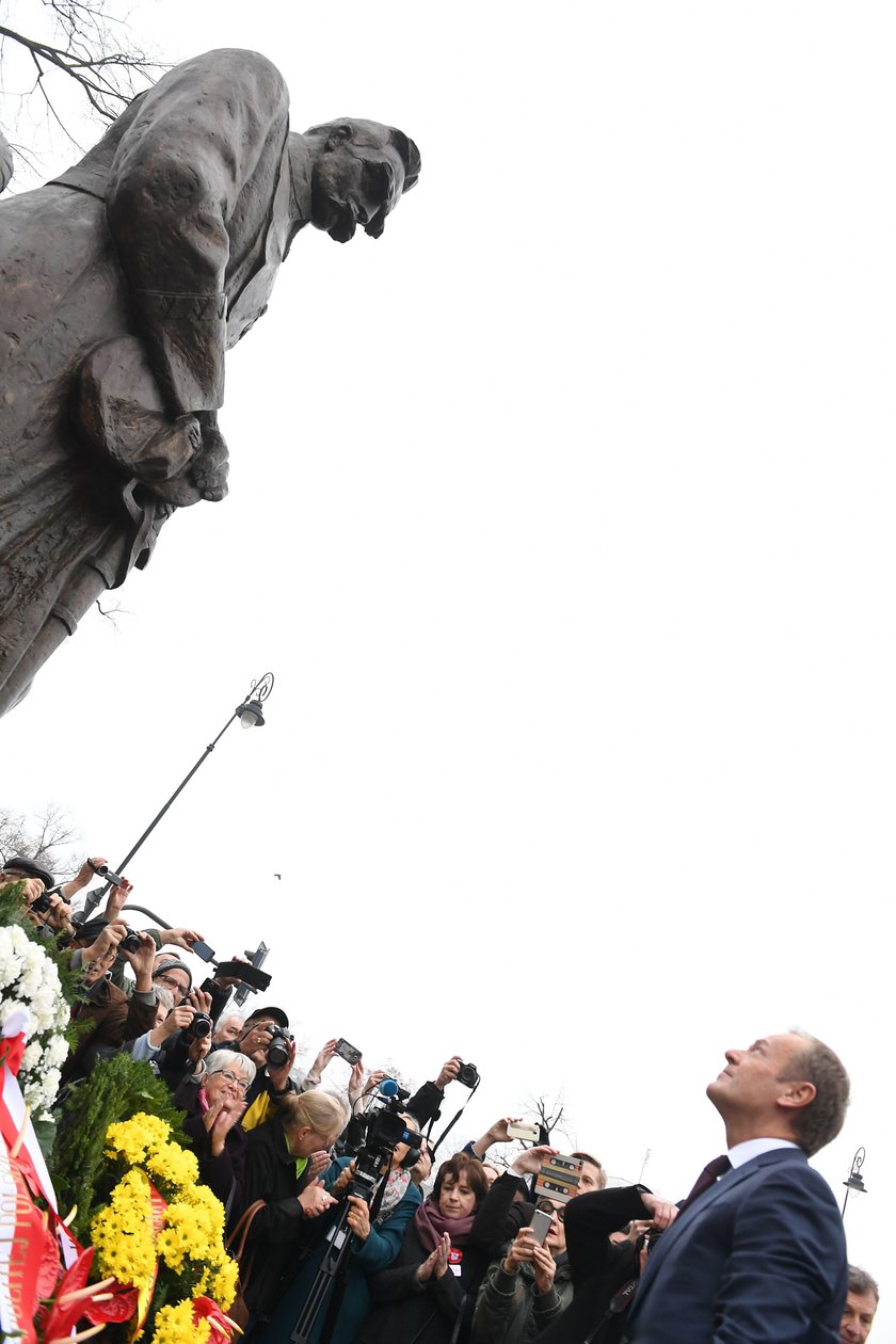 Tusk pokrętnie tłumaczy się ze słów o bolszewikach 