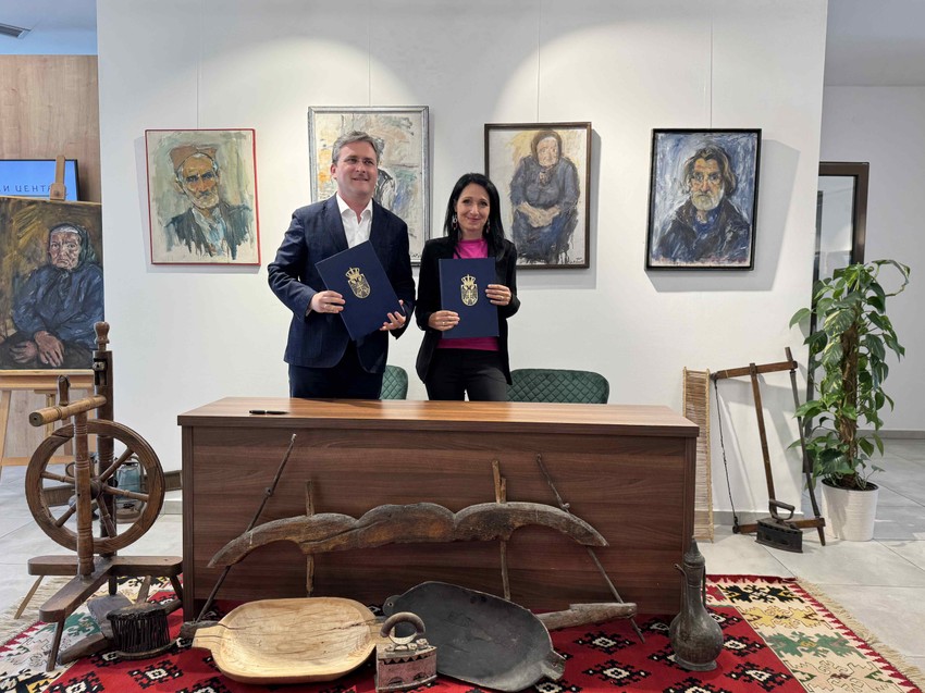 Ministar kulture Nikola Selaković i direktorka Kulturnog centra Zlatibor Danica Jevtić Šišović