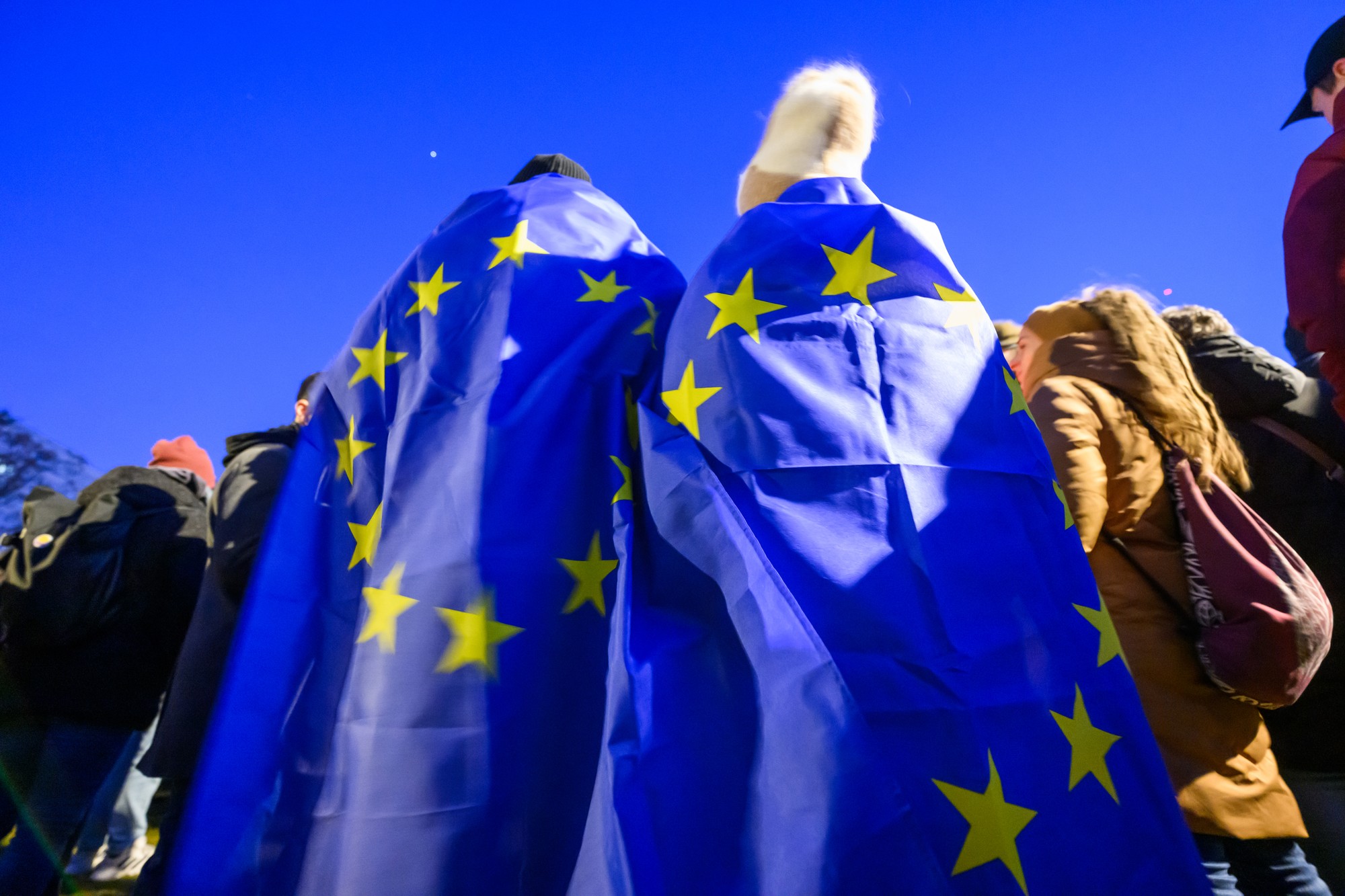 Na snímke demonštranti počas protivládneho zhromaždenia Slovensko je Európa na Námestí Slobody v Bratislave 24. januára 2025.