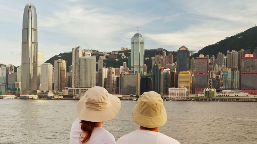 Erik i Emili sada napolju uvek nose šešire jer strahuju da bi neko mogao da ih prepozna | Foto: BBC