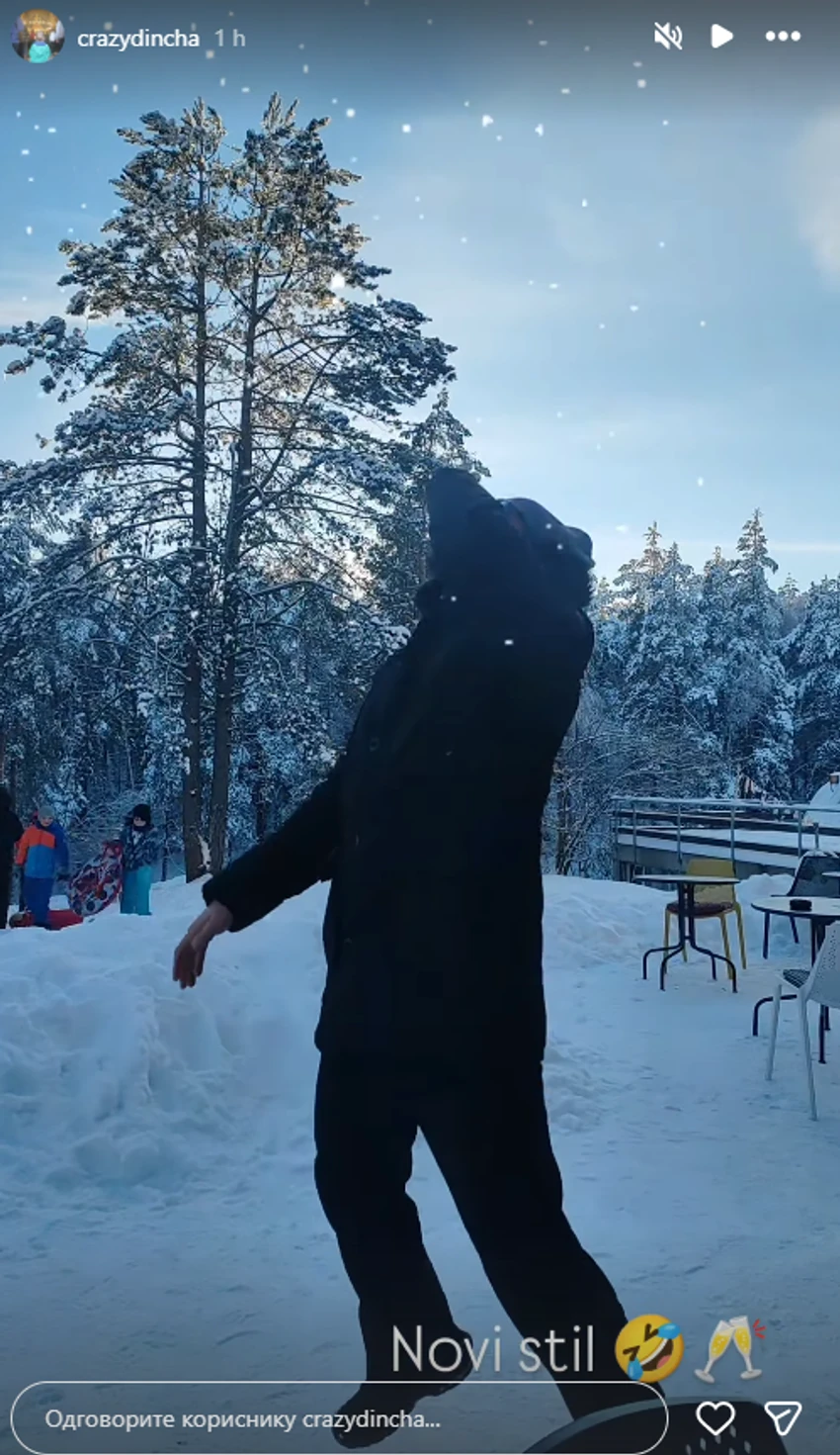 Dinča eksira rakiju 