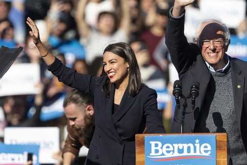 Lewoskrzydłowi Demokratów: Kongresmenka Alexandria Ocasio-Cortez i senator Bernie Sanders 