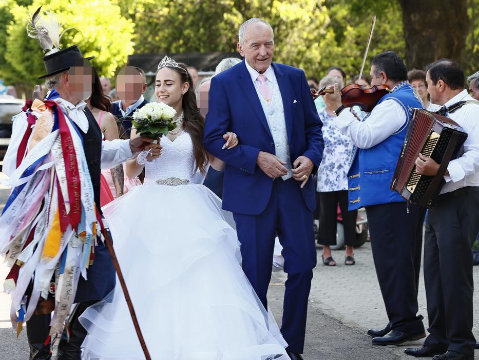 Szabó András polgármester 78 évesen vette el a 18 esztendős leányanyát / Fotó: Fuszek Gábor