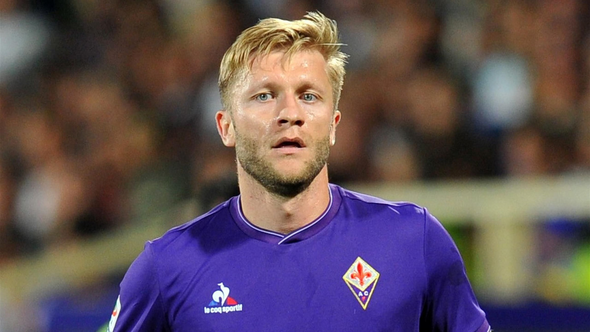 Pełne 90 minut zaliczył Jakub Błaszczykowski w meczu na szczycie włoskiej Serie A. Fiorentina, w barwach której występuje Polak, przegrała na wyjeździe z Napoli 1:2 (0:0), ale jeśli wieczorem Inter nie pokona Juventusu, pozostanie liderem.