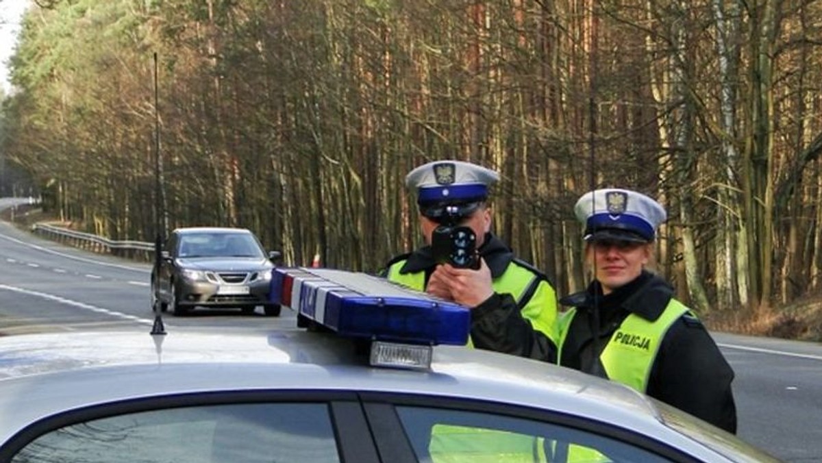 Minął kolejny długi weekend na drogach. Nad bezpieczeństwem kierujących w całej Polsce czuwali policjanci ruchu drogowego.