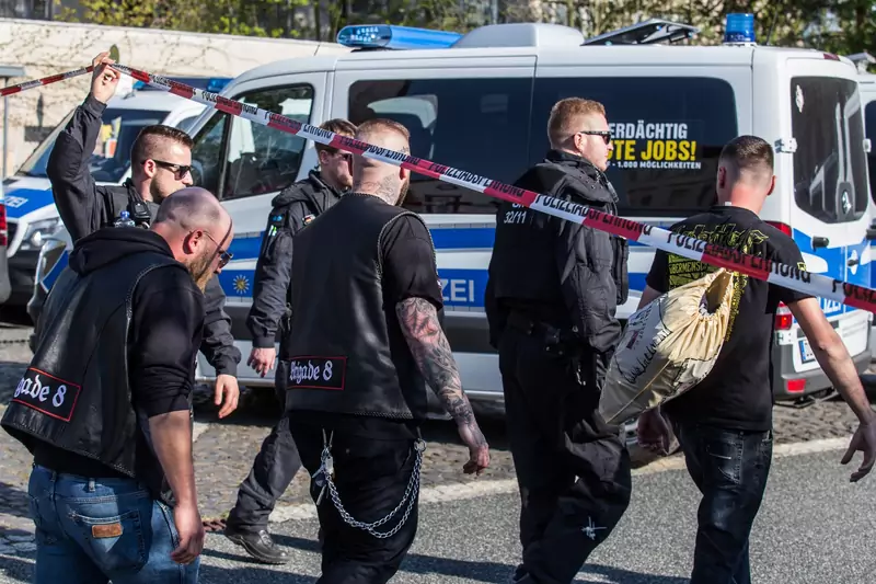 Niemieccy neonaziści pod okiem niemieckiej policji świętują urodziny Adolfa H. 