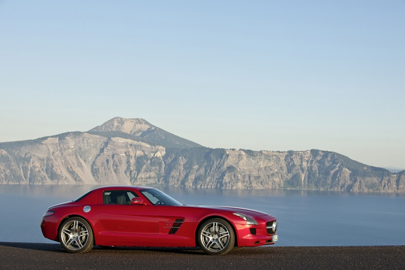 Mercedes SLS AMG w całej okazałaości