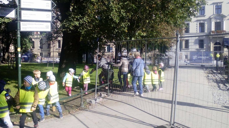 O tym, że mieszkańcy wchodzą na teren budowy potwierdzają robotnicy