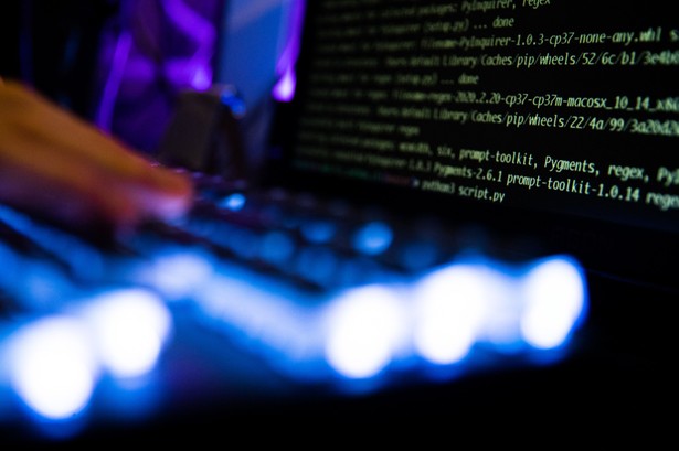 Rosja jest z Polską na cyberwojnie. Gawkowski: Moskwa już się z tym nie kryje