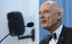 Korwin-Mikke ostro o zmianach w służbie cywilnej: Ja tego nie popieram, bo nie jestem demokratą