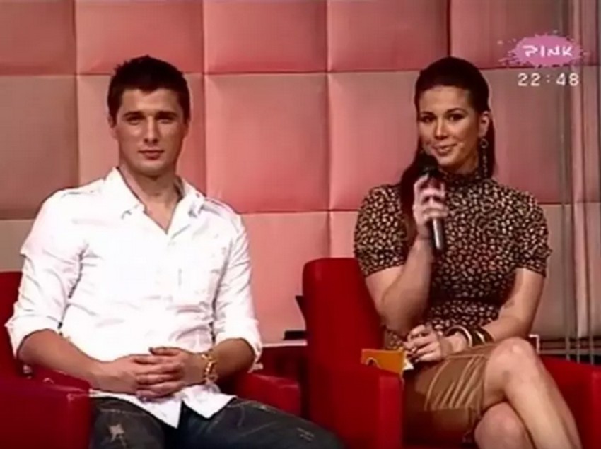 Ena Popov i Marko Miljković kao voditelji "Zvezda Granda"