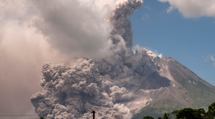 Az indonéziai Merapi vulkán szombaton tört ki/ Fotó: Profimedia