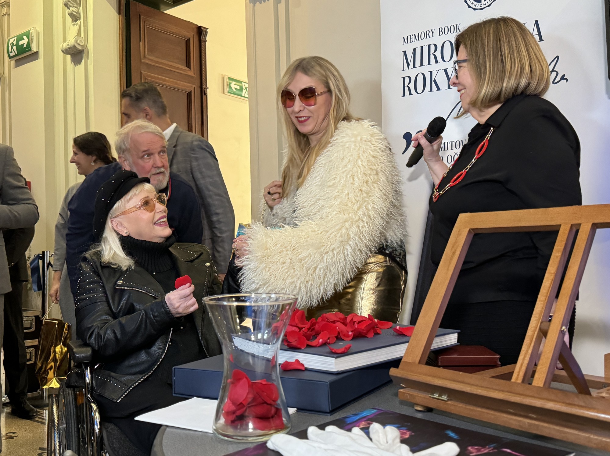 Marika Gombitová uviedla do života výstavu Miro Žbirka – Roky a dni v Košiciach.