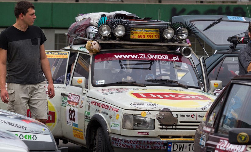 Trasa 8. rajdu Złombol przebiegać będzie przez Słowację i Węgry. <br>Rajd Złombol 2014 - na zdjęciu Wardburg 353<br><br> (ag/mr) PAP/Andrzej Grygiel
