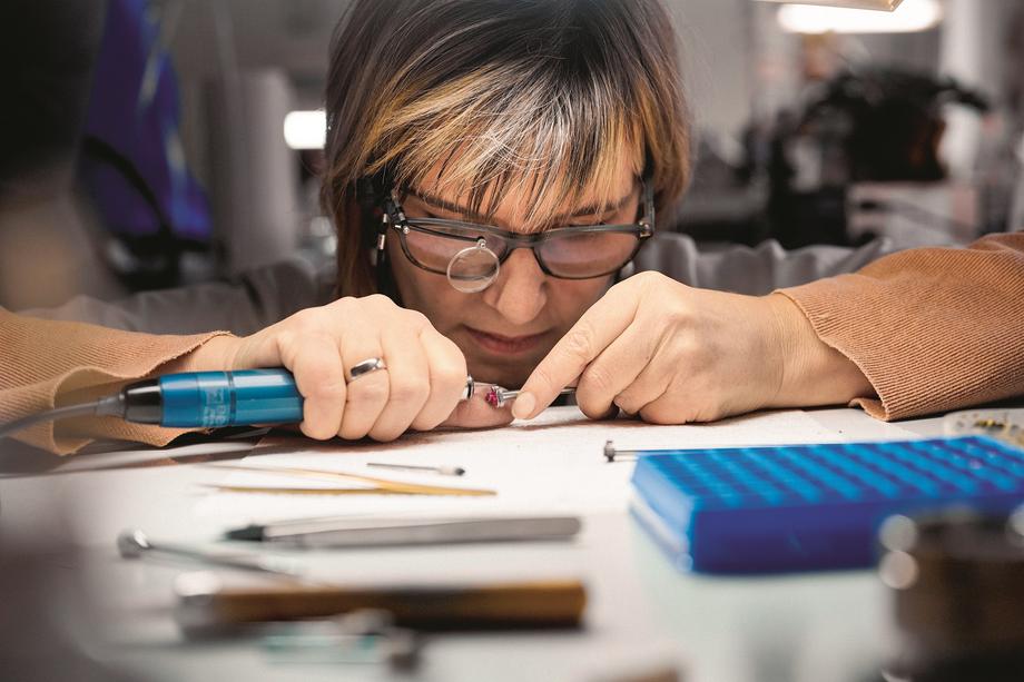 W manufakturze w Glashütte właściciele zegarków A. Lange&Söhne mogą osobiście poznać autorów zdobień wykonywanych ręcznie