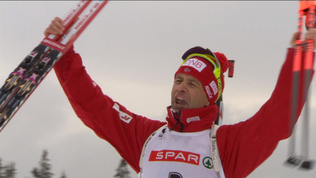W kwietniu tego roku Ole Einar Bjoerndalen podjął decyzję o kontynuowaniu startów do igrzysk olimpijskich w Pjongczang. Mimo 42 lat, Król Biathlonu w dalszym ciągu prezentuje znakomitą dyspozycję. W niedzielę to dzięki niemu norweska sztafeta wygrała w Oestersund sztafetę mieszaną, pierwsze zawody nowego sezonu Pucharu Świata.