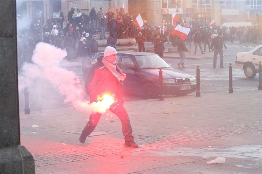 policja, zadyma, demonstracja, dzień niepodległości