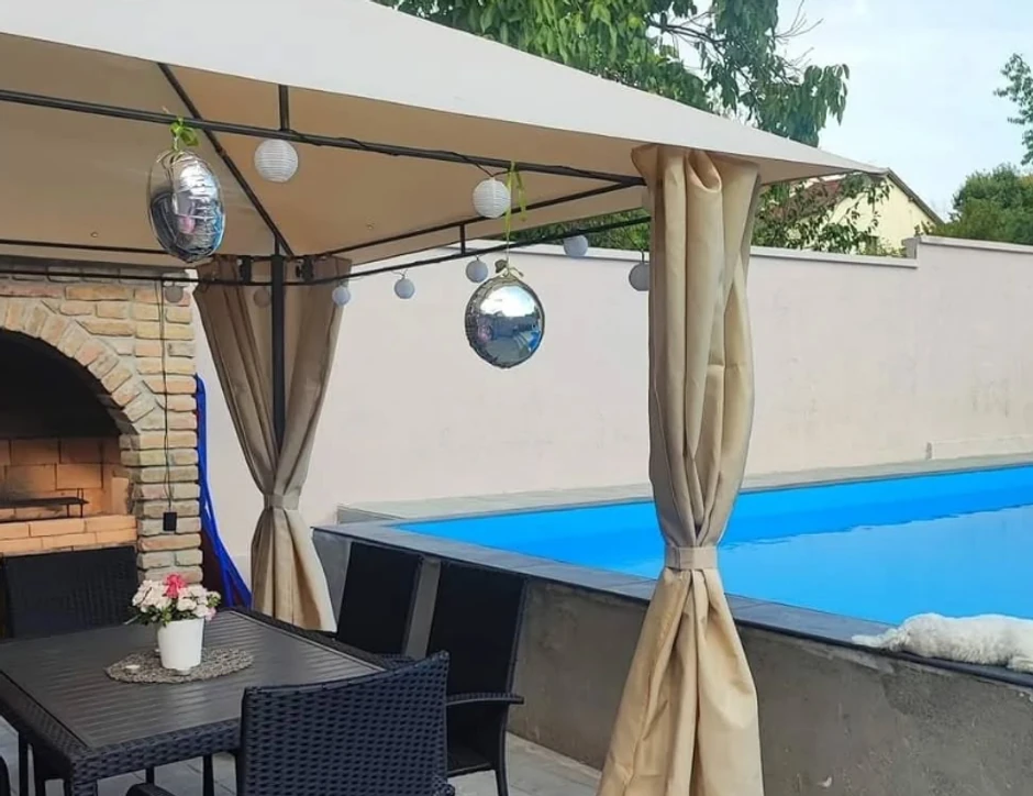 Pevačica od kuće napravila biznis