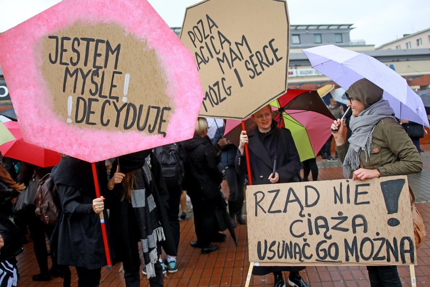 Czarny protest. Manifestacje w całej Polsce 