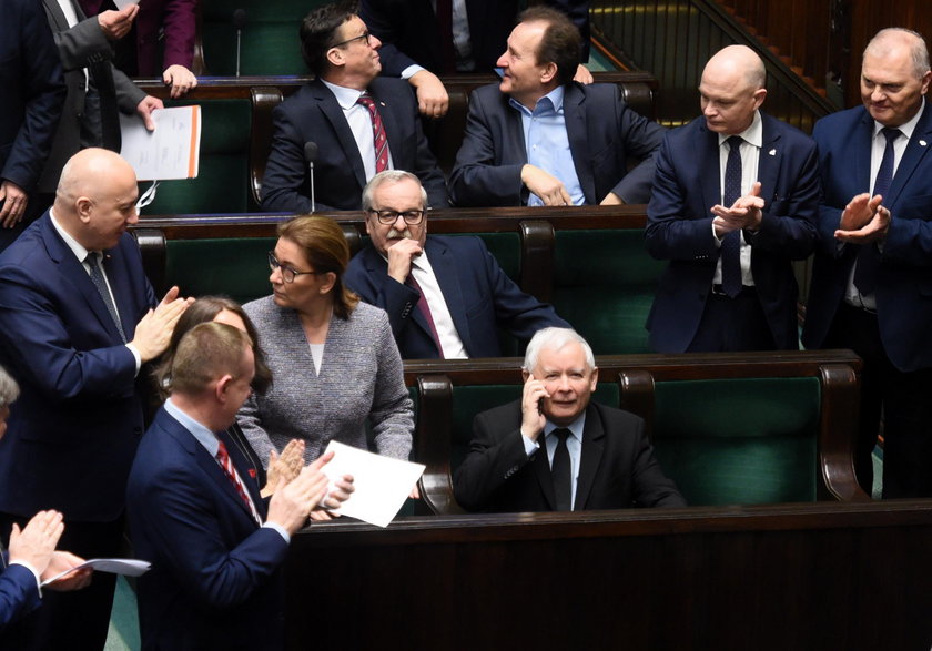 Nowy sondaż. W PiS są zachwyceni