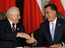 Mitt Romney zrobił spot z Lechem Wałęsą. A w tle papież Polak