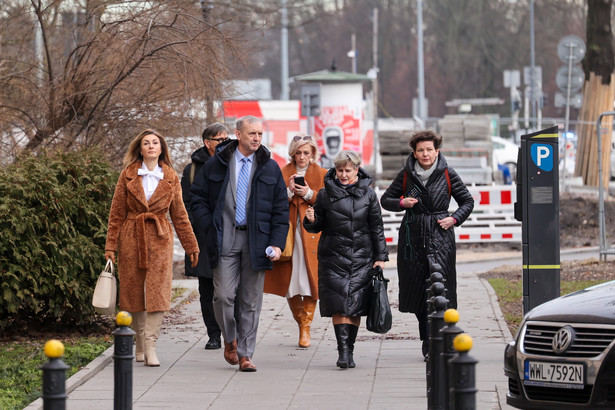 Prezes Związku Nauczycielstwa Polskiego Sławomir Broniarz ZNP, spotkanie w Ministerstwie Edukacji w Warszawie, stawki wynagrodzenia zasadniczego nauczycieli. Przewodniczący Krajowej Sekcji Oświaty i Wychowania NSZZ "Solidarność" Jakubowski, podwyżki