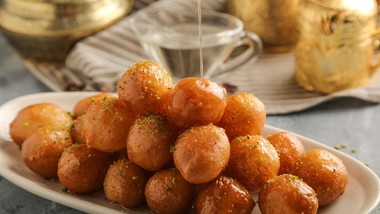 te pączki to niebo w gębie. greckie loukoumades uzależniają. przepis nie tylko na tłusty czwartek