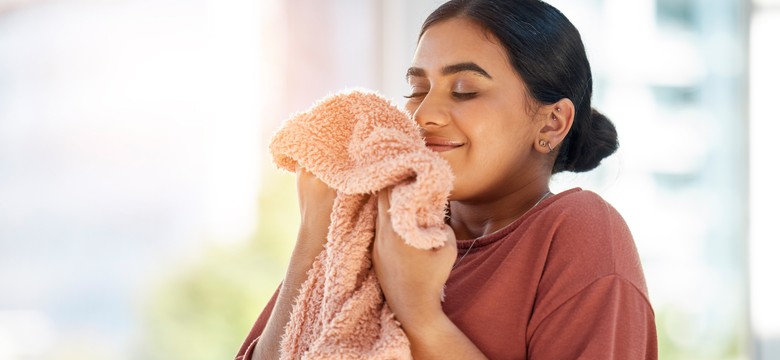 Wsypuję 2 łyżki do bębna zamiast płynu do płukania. Pranie pięknie pachnie, a bęben lśni czystością