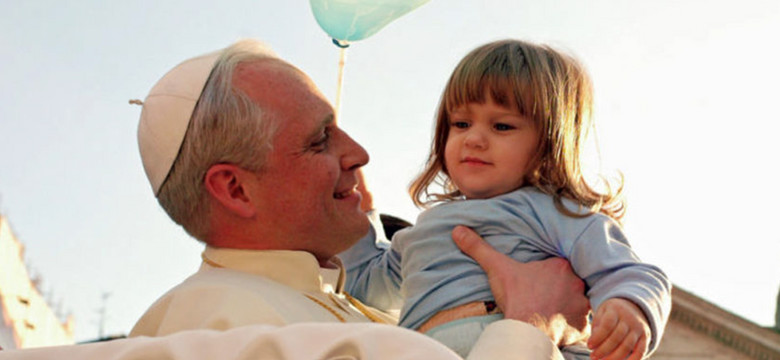 Oni wcielili się w Jana Pawła II na ekranie. Piotr Adamczyk długo walczył z "łatką" papieża