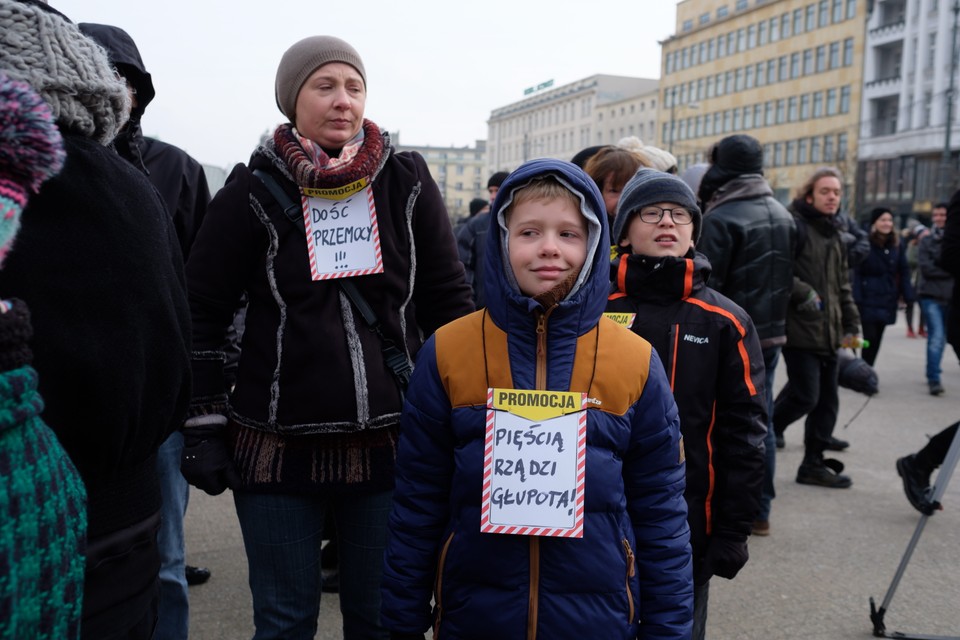 POZNAŃ MANIFESTACJA STOP PRZEMOCY NA TLE RASOWYM (uczestnicy manifestacji)