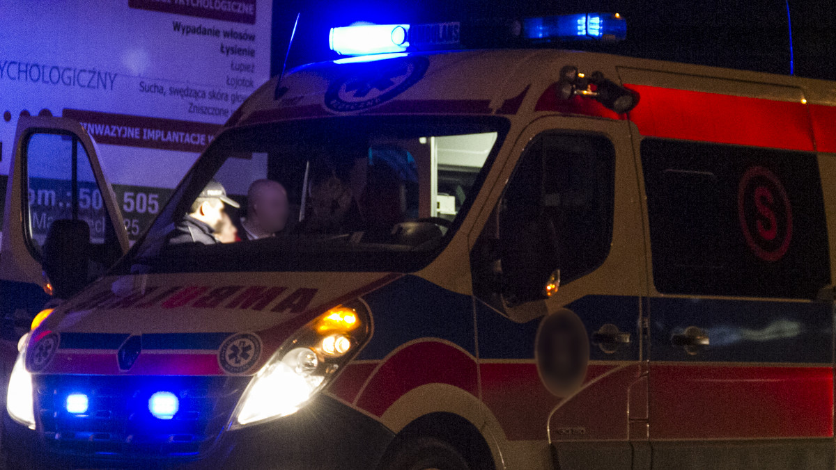 Dwie osoby zginęły, a 11 zostało rannych w wyniku wypadku, do jakiego doszło w Woli Duckiej (woj. mazowieckie); zderzyły się ze sobą autobus i samochód osobowy - podała policja w Otwocku.