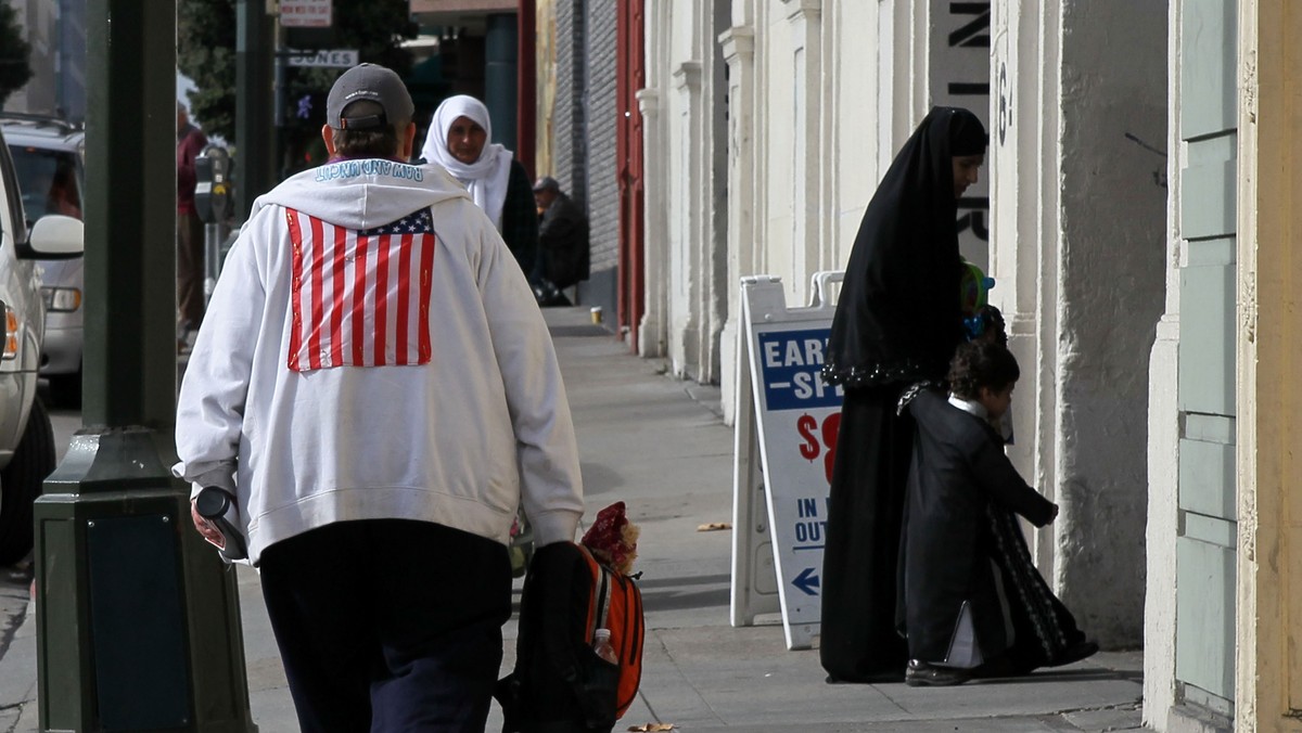 Walka o miejsce islamu w kulturze popularnej wraca z impetem na ulice San Francisco. W ostatnim tygodniu na miejskich autobusach pojawiły się antyislamskie billboardy. Autorem kontrowersyjnych reklam jest Amerykańska Inicjatywa Obrony Wolności.