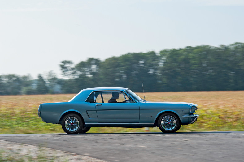 Ford Mustang Coupe 289 - galopujący klasyk