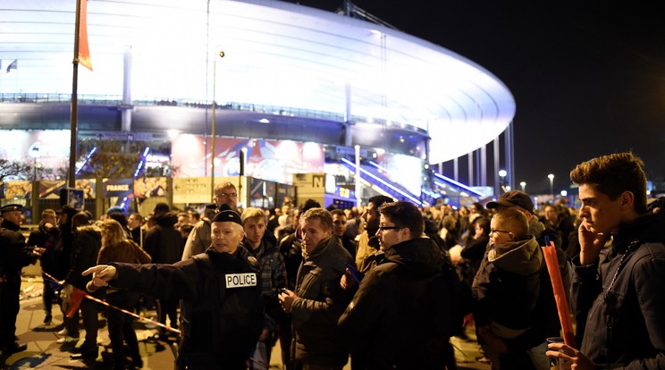 A merénylők több helyszínen, a stadion környékén is robbantotak/Fotó: AFP