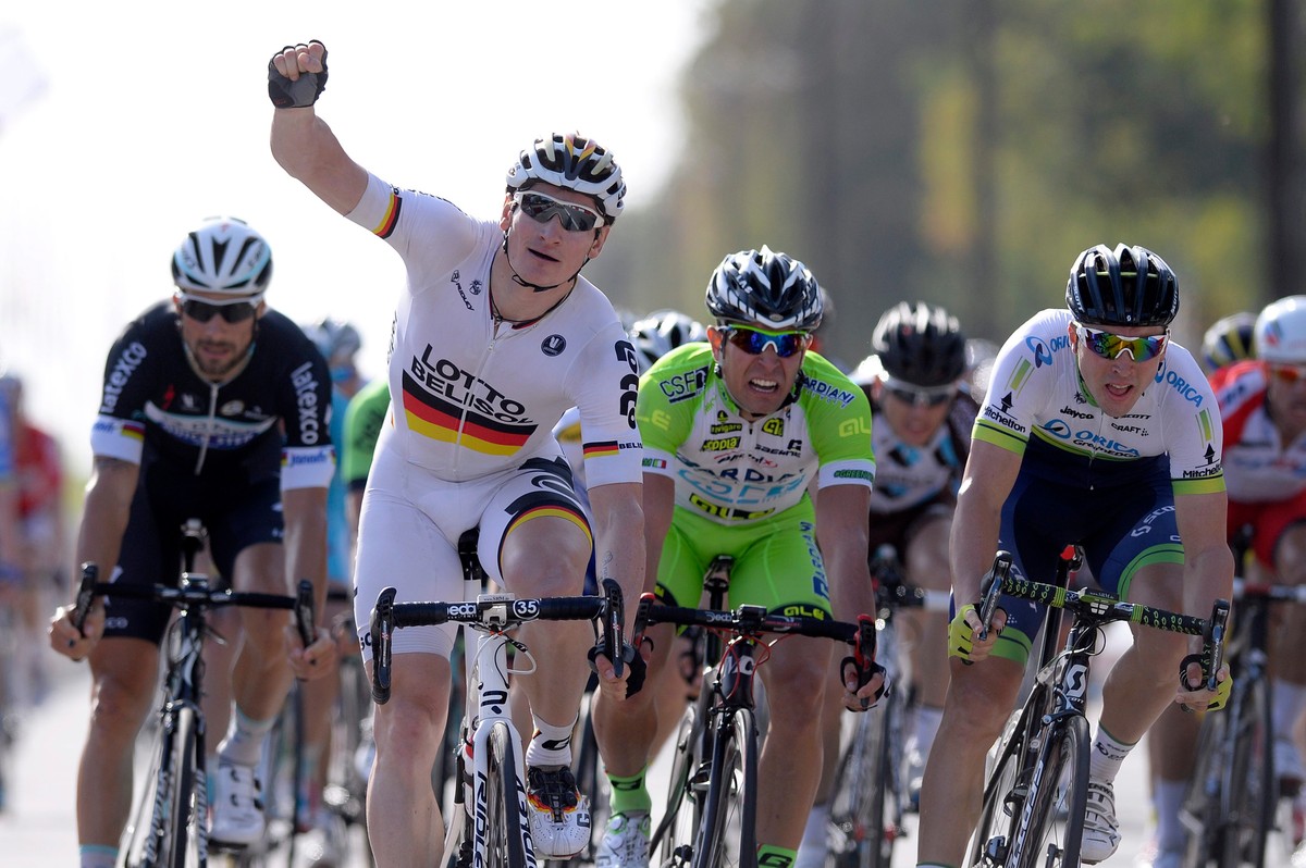 Dookoła Omanu: Huzarski przyjechał w peletonie. Liderem André Greipel
