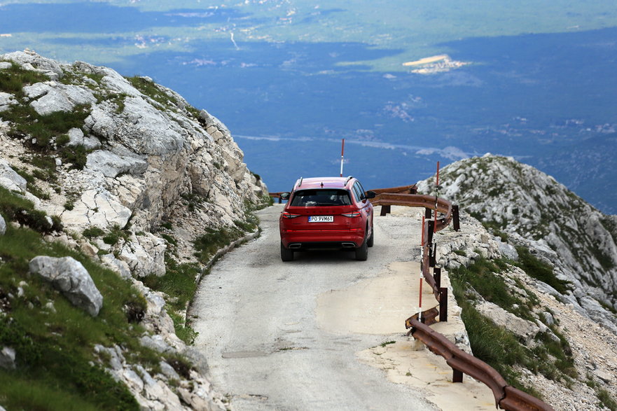 Wjazd na szczyt Góry św. Jerzego (1760 m n.p.m.) potrafi dostarczyć emocji, ale Kodiaq poradził sobie z tym bez trudu