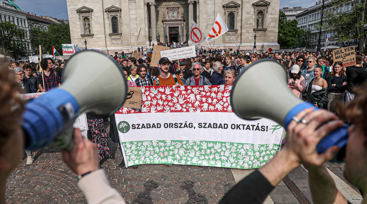 Tüntetés a Bazilikánál / Fotó: Zsolnai Péter